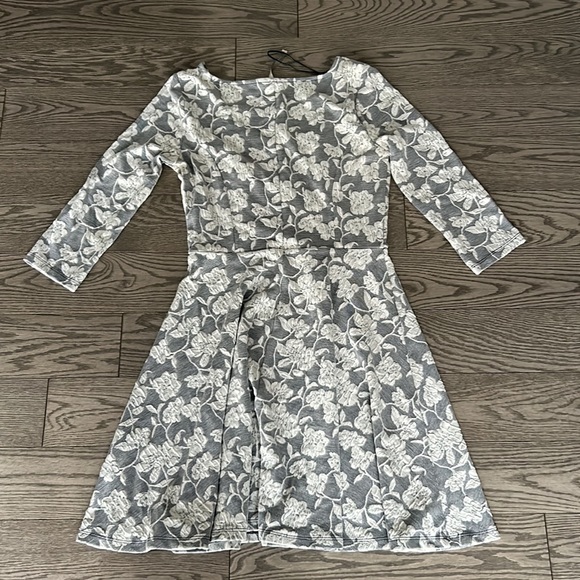 Beautiful dress by Lauren Conrad 🌺🍀🌺 - Picture 11 of 12